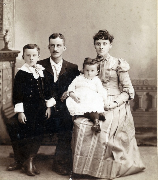 Lewis, Georgie (Willey) Davis and children Wilbur and Barr Davis. NHS ...